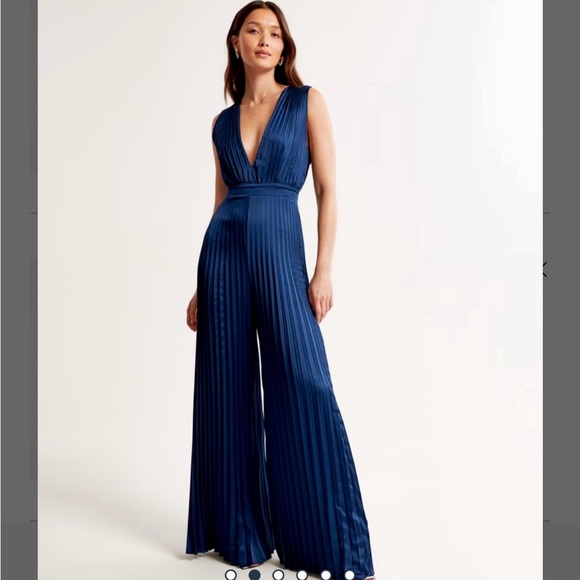 Paid $140. Needs dry cleaned. - Picture 1 of 3